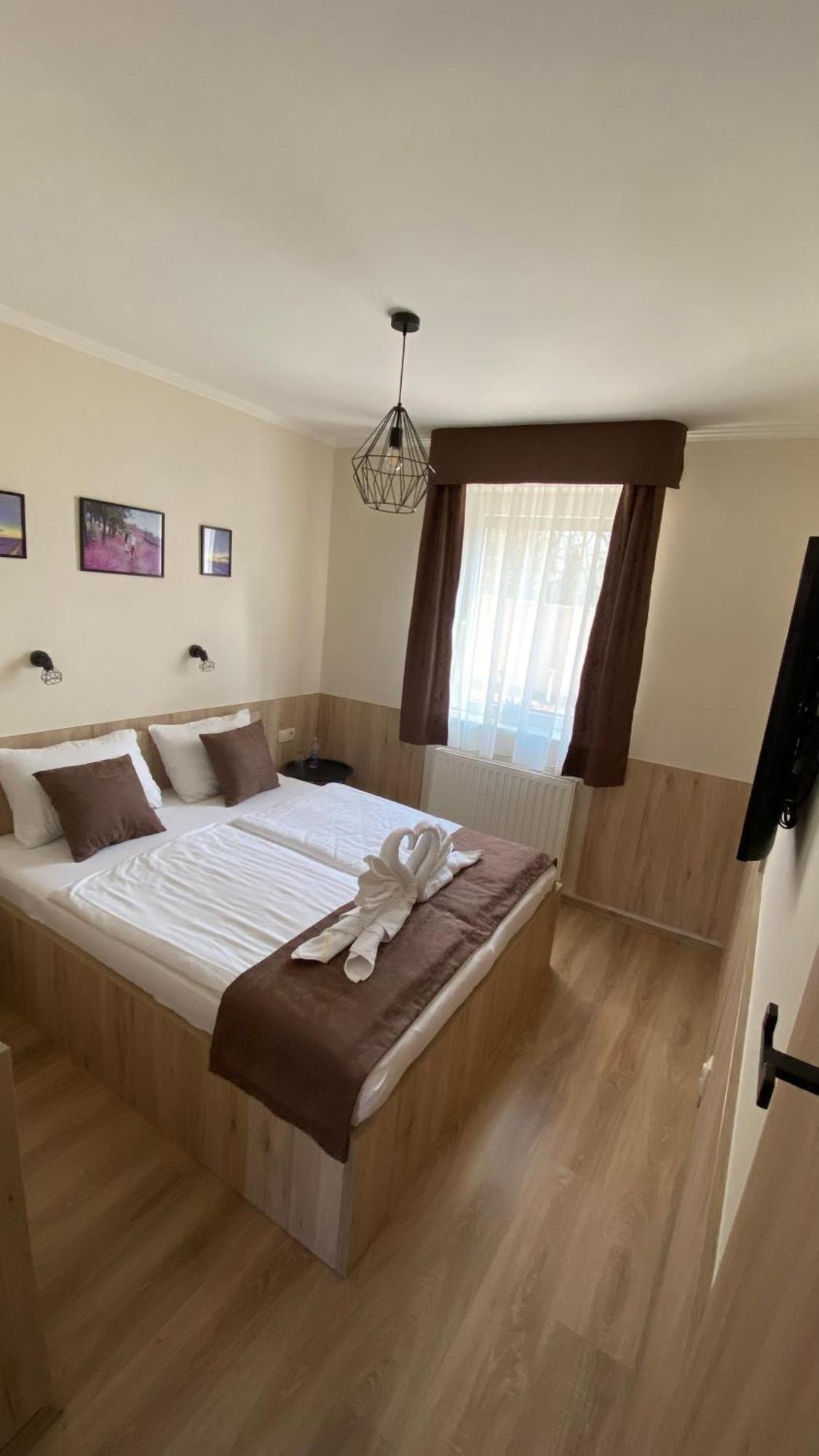 Levendula Vendeghaz Hotel Дьор Екстериор снимка