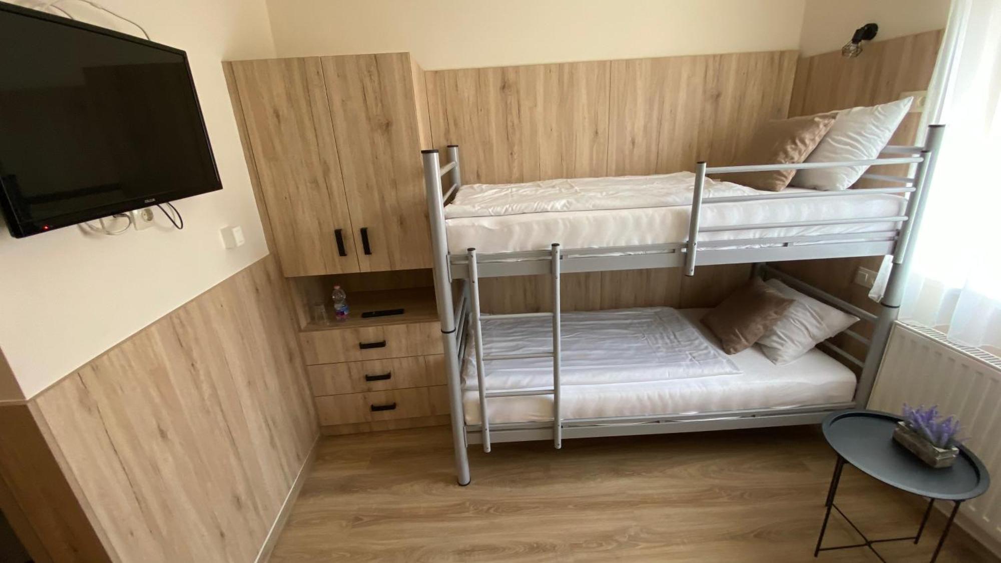 Levendula Vendeghaz Hotel Дьор Екстериор снимка
